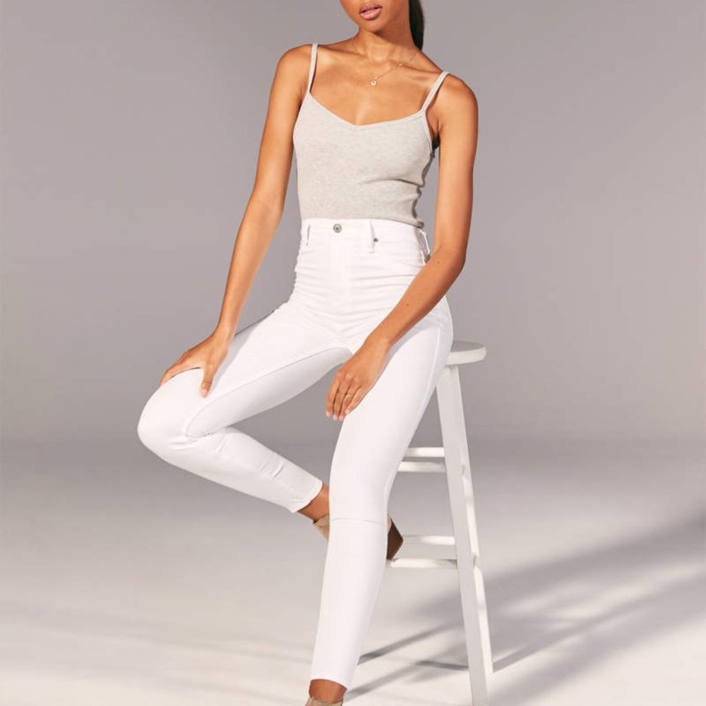 Abercrombie & Fitch White Skinny Jeans Sz 0 EUC 🤍
